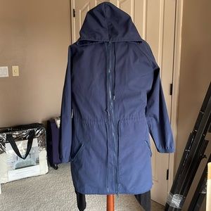 Weekender windbreaker turned tote